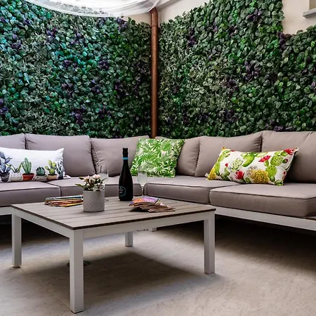 Bm לינה וארוחת בוקר 4*